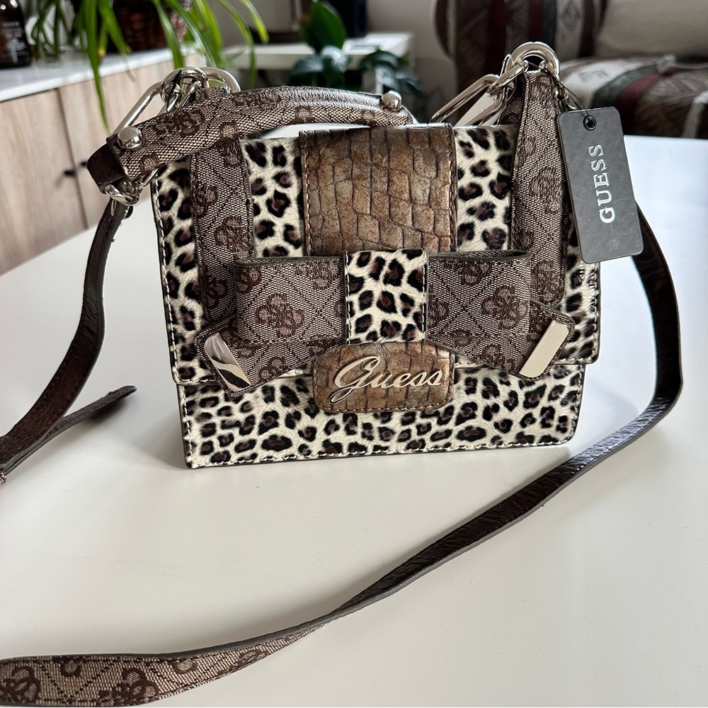 Guess Clutch Crossbody Leopard Super Cute NWT